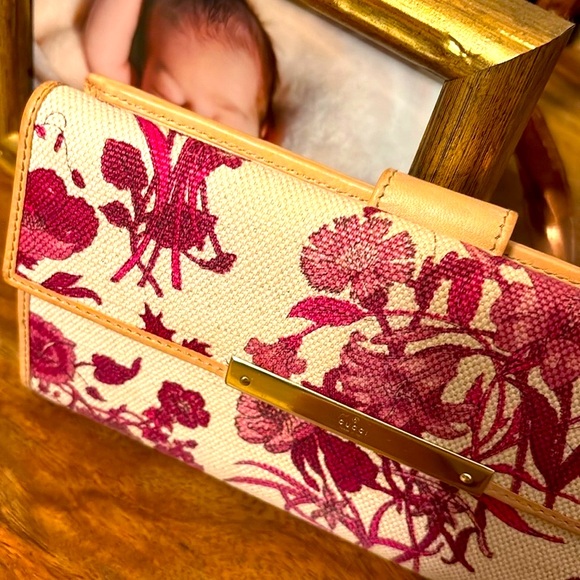 Gucci Flora Wallet - Picture 4 of 14